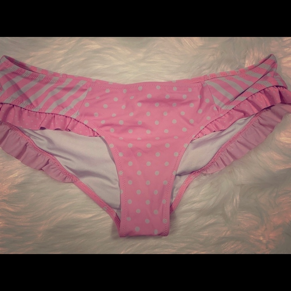 💝 3/$20 Victoria's Secret bikini bottoms, large.